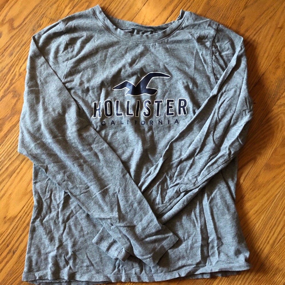 grey Hollister shirt
